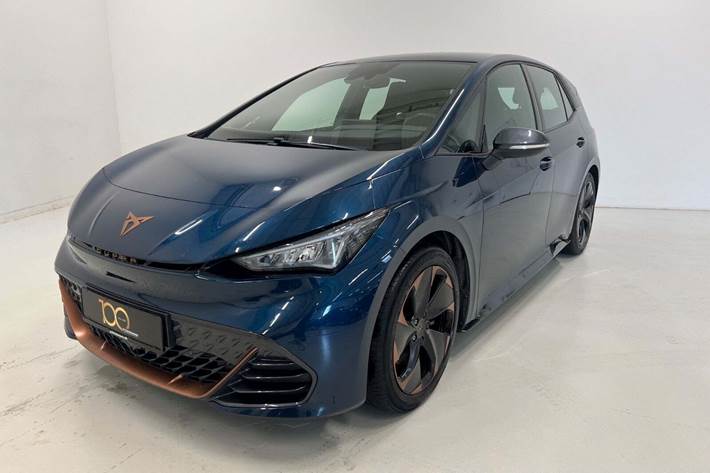 Blå Cupra Born fra 2022 set udefra
