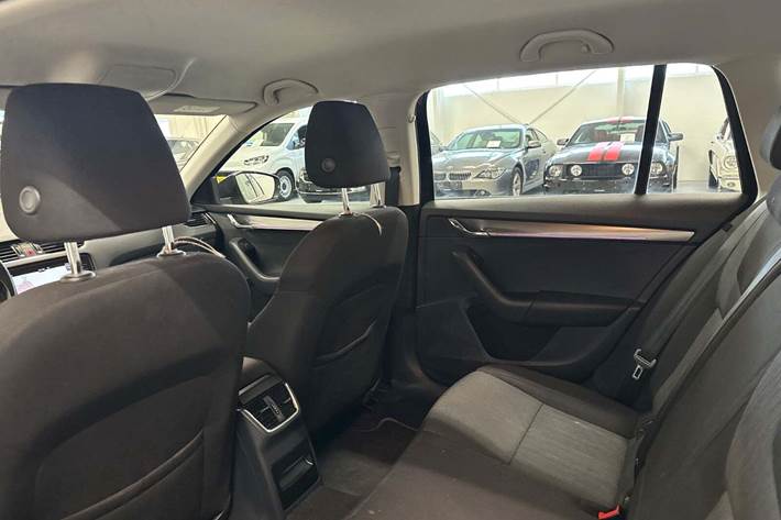 Sort Skoda Octavia fra 2018