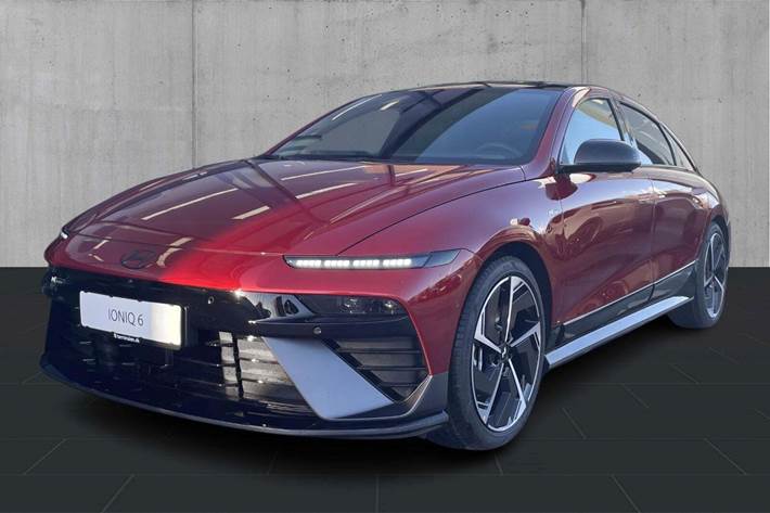 Rød Hyundai Ioniq 6 fra 2026 set udefra