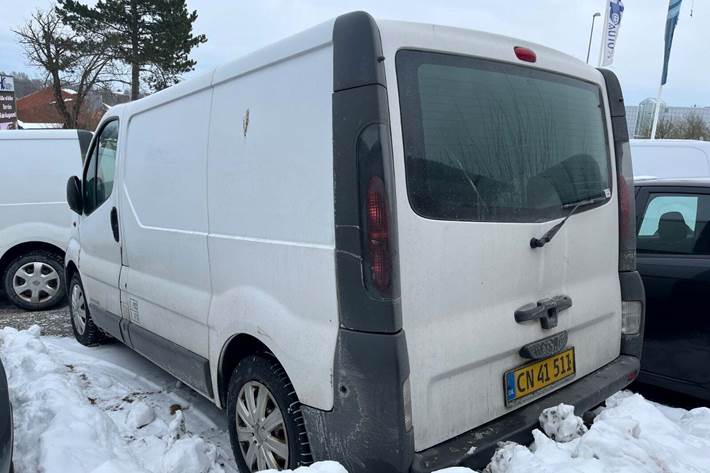 Hvid Nissan Primastar fra 2006