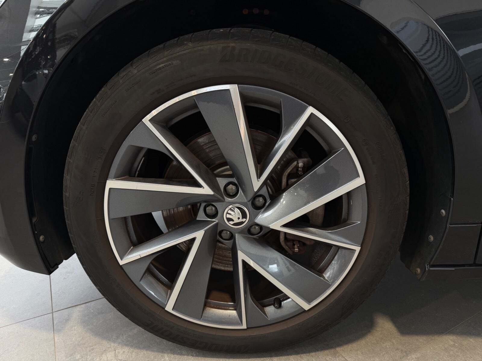 Sort Skoda Enyaq fra 2023