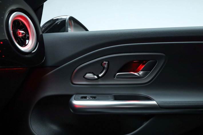 Sort Mercedes CLA250+ fra 2025