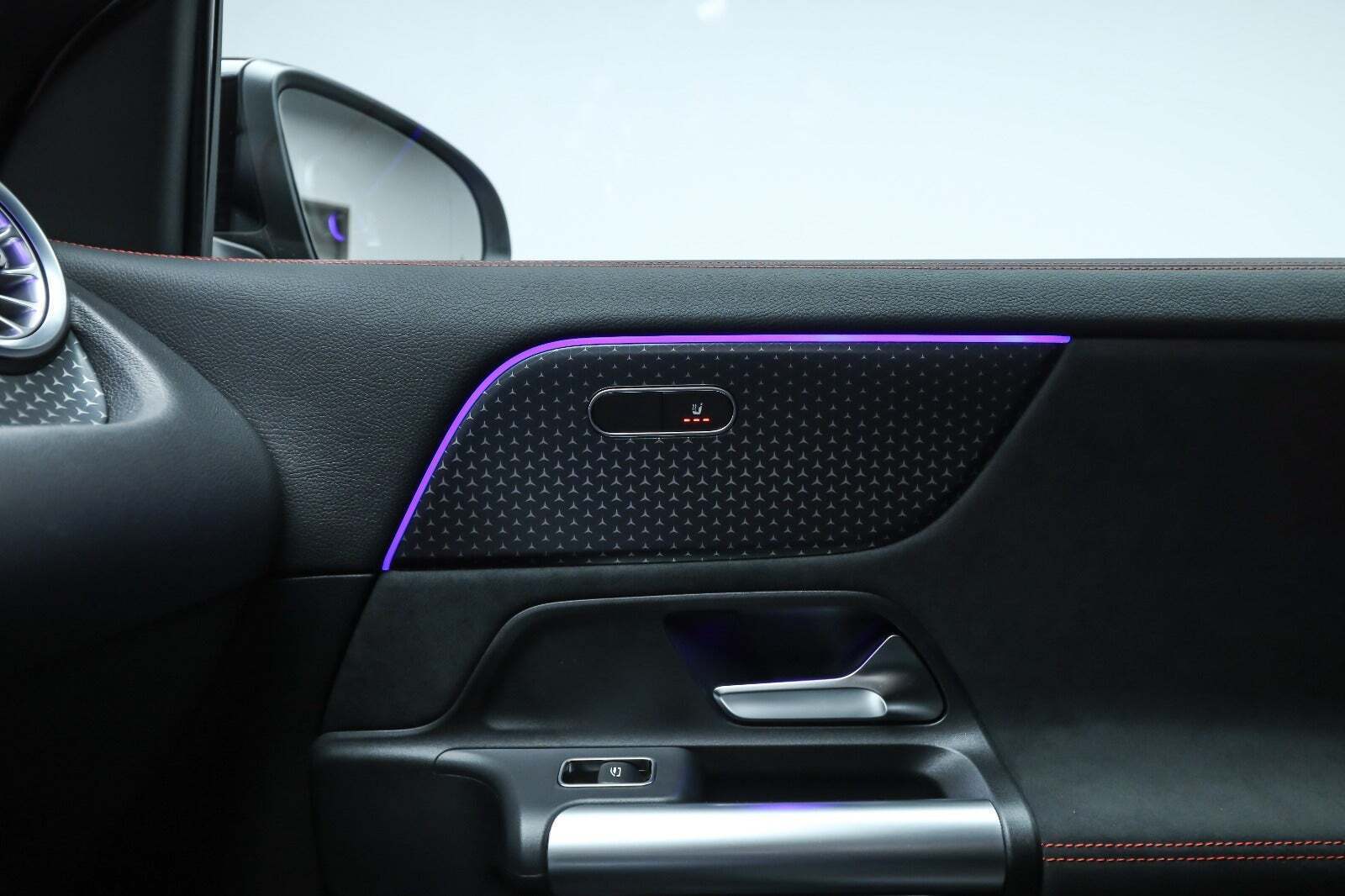 Sølv Mercedes EQA250+ fra 2025