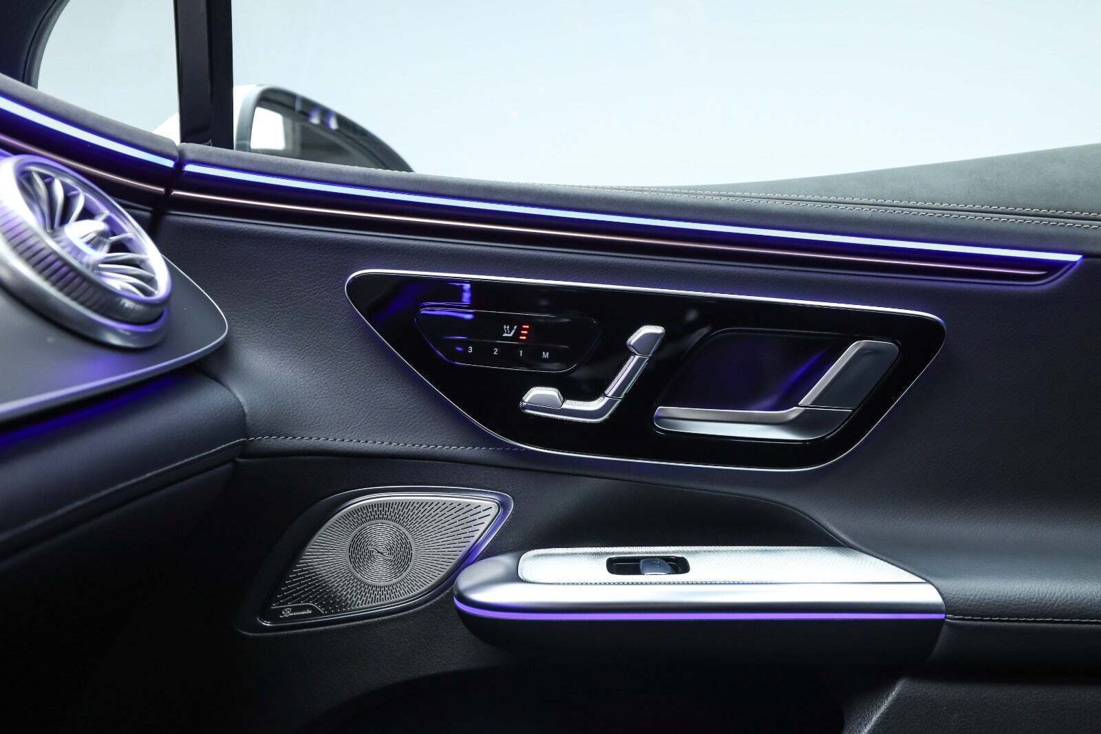 Hvid Mercedes EQE350+ fra 2022