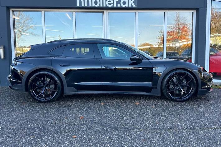 Sort Porsche Taycan 4 fra 2021