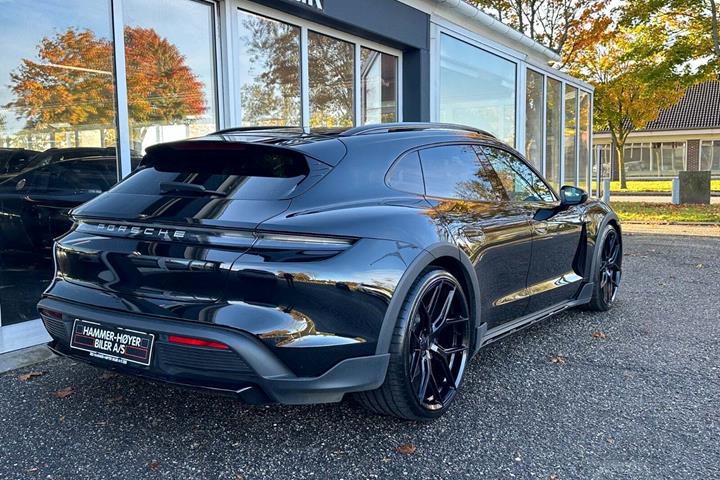 Sort Porsche Taycan 4 fra 2021