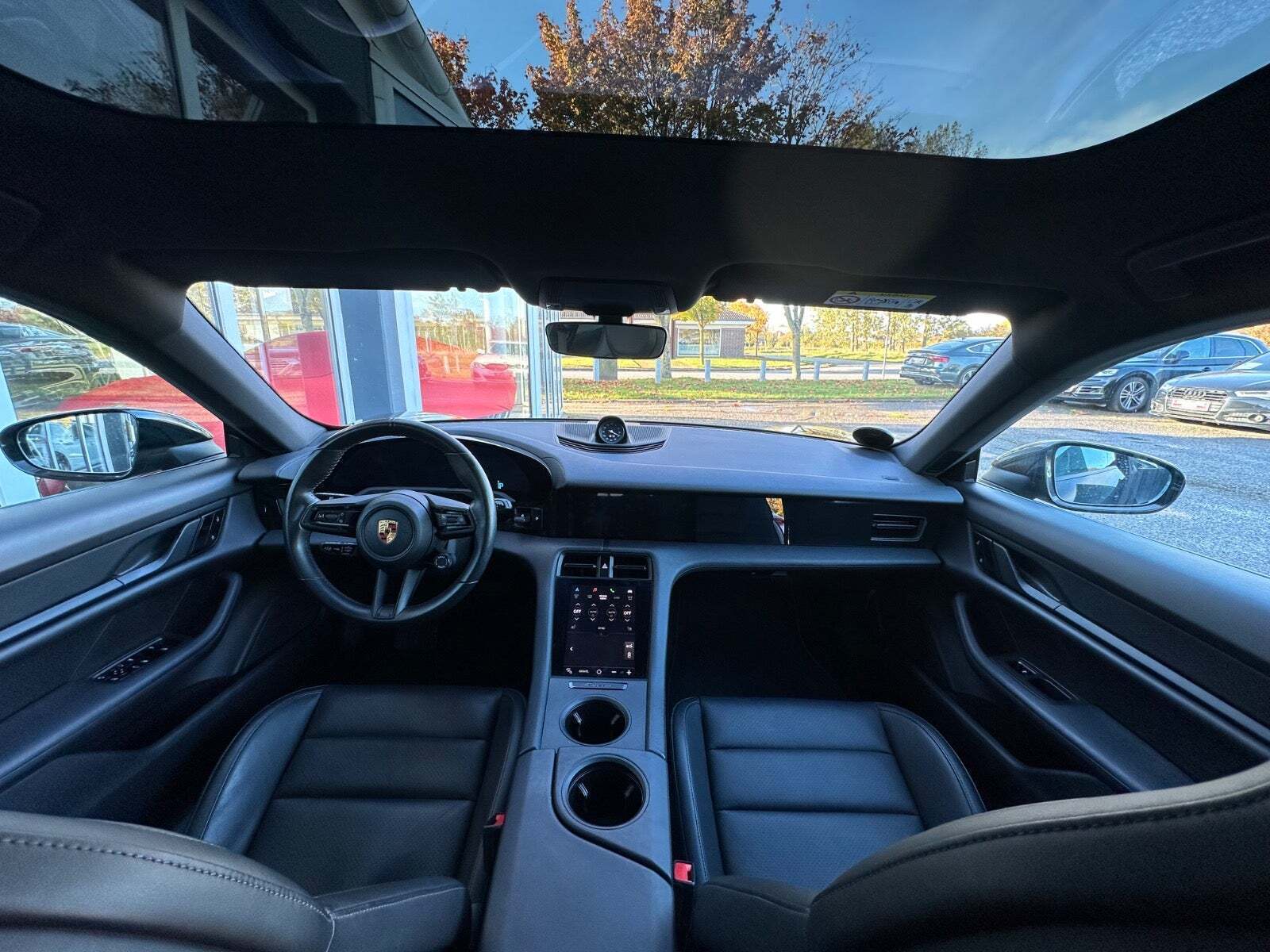 Sort Porsche Taycan 4 fra 2021