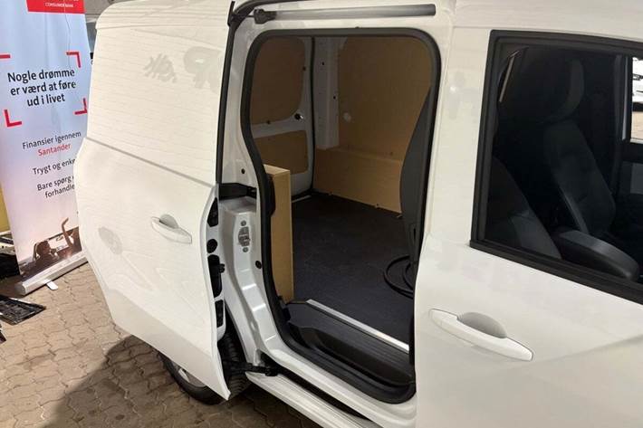 Hvid Nissan Townstar fra 2023