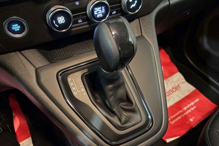 Hvid Nissan Townstar fra 2023