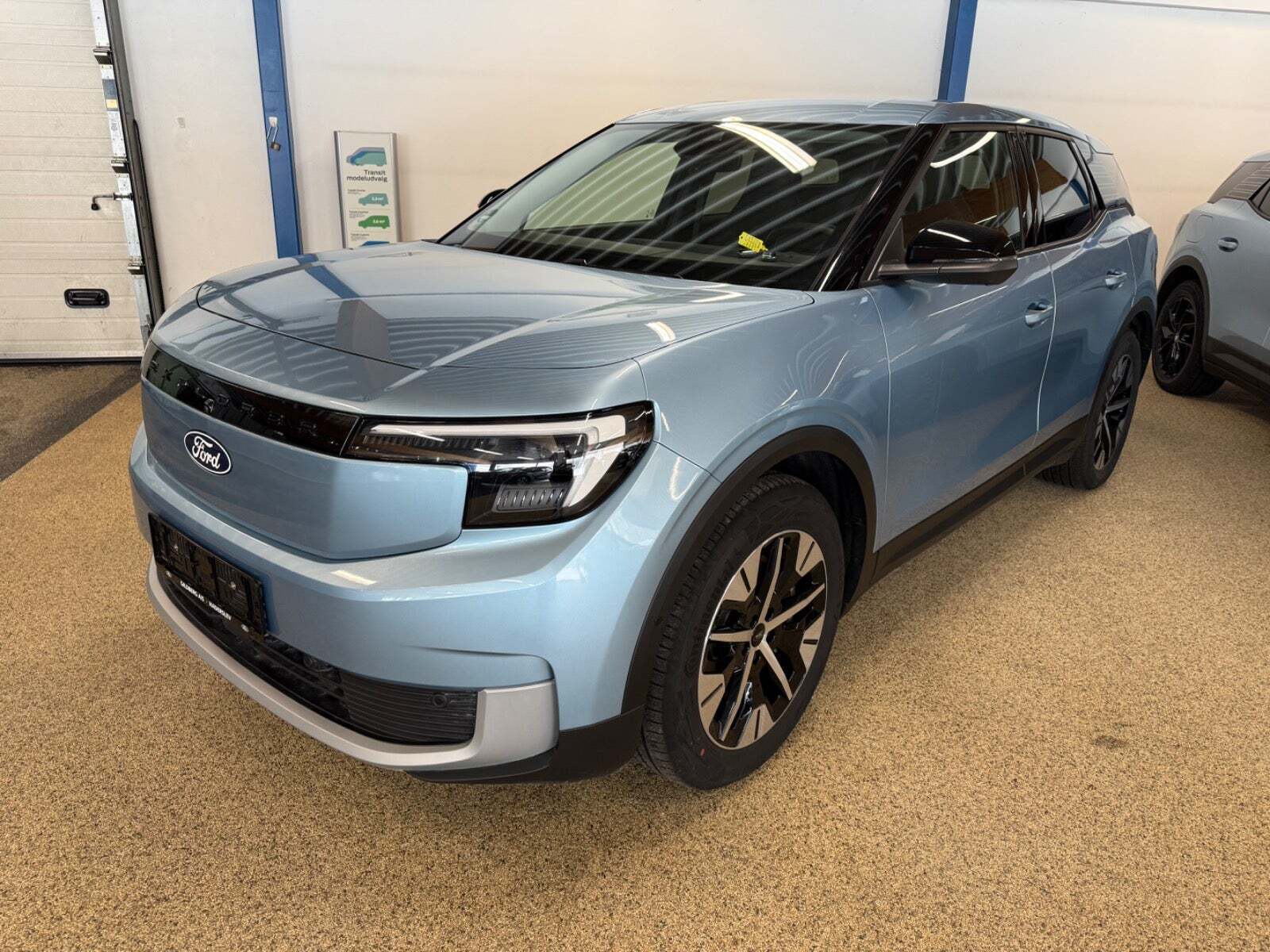 Ford Explorer 77 Select Extended Range