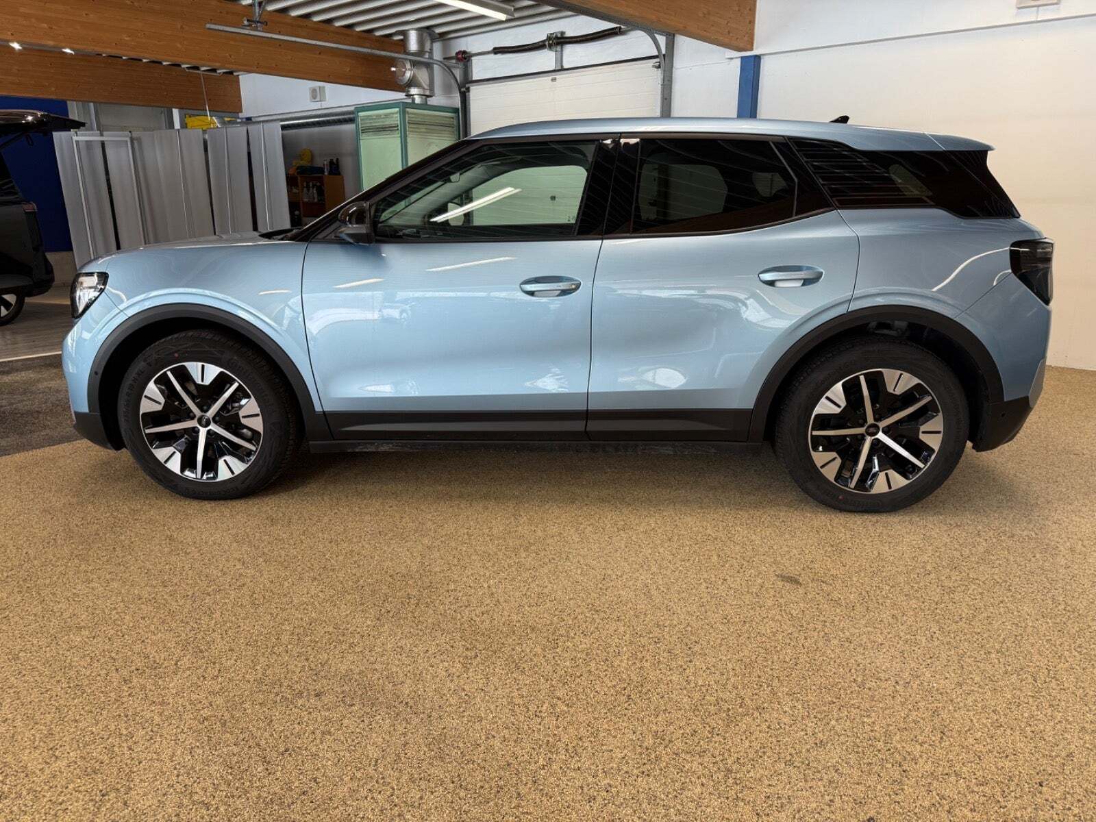 Ford Explorer 77 Select Extended Range