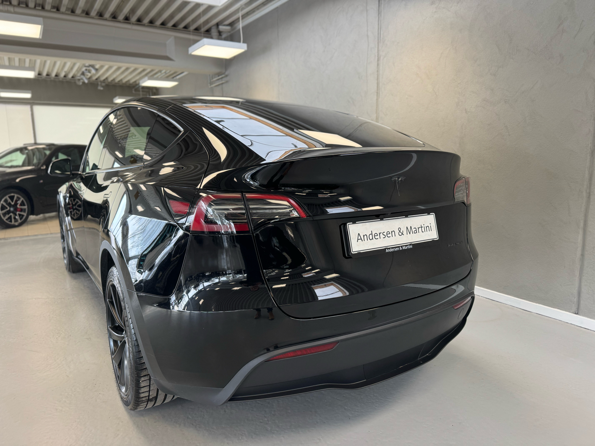 Tesla Model Y EL Long Range AWD 514HK 5d Aut.