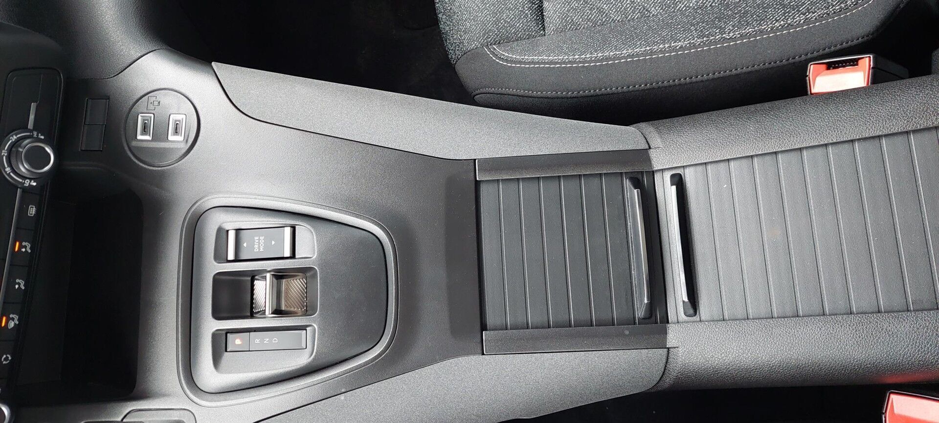 Grå Peugeot e-Rifter fra 2024