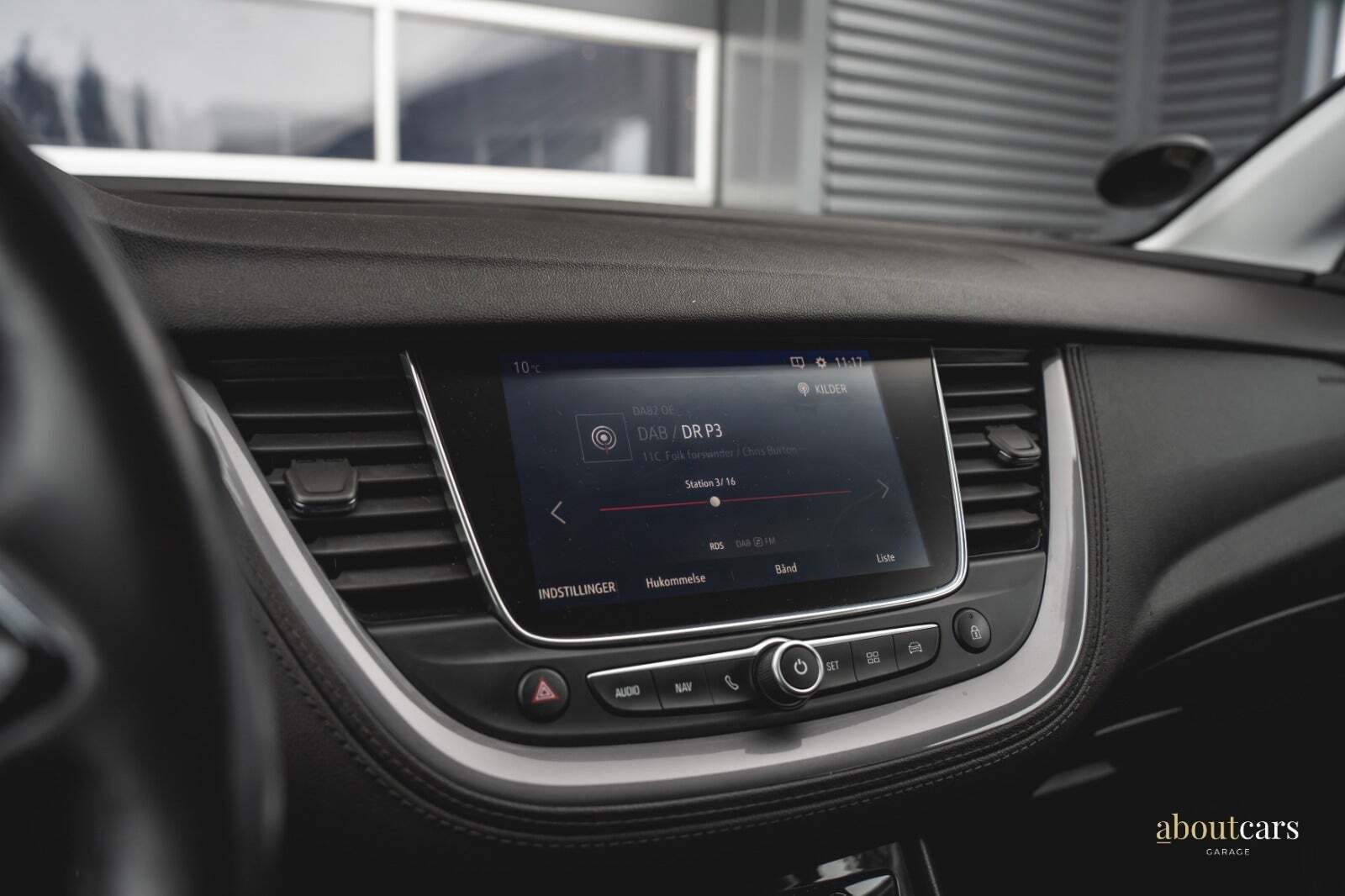 Grå Opel Grandland X fra 2018