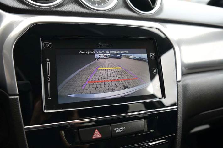 Sølv Suzuki Vitara fra 2016