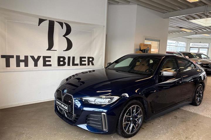 Blå BMW i4 fra 2024