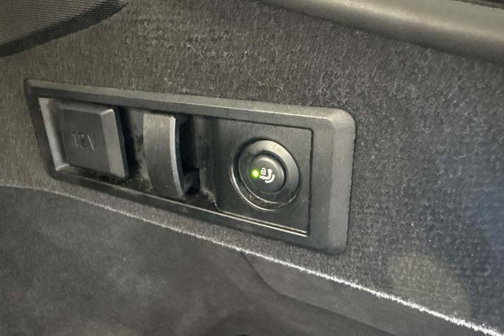 Blå BMW i4 fra 2024