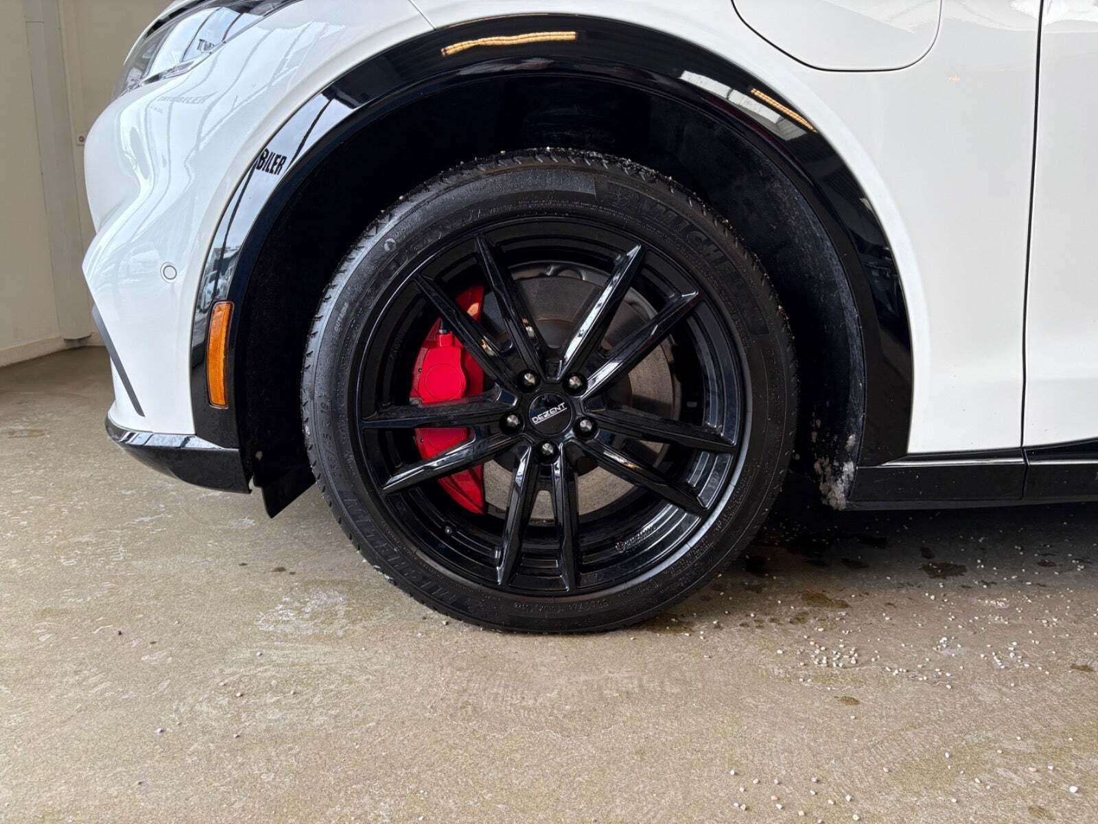 Hvid Ford Mustang Mach-E fra 2023