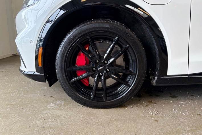 Hvid Ford Mustang Mach-E fra 2023