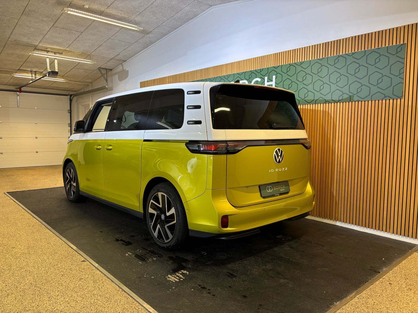 VW ID.Buzz 77 Pro SWB