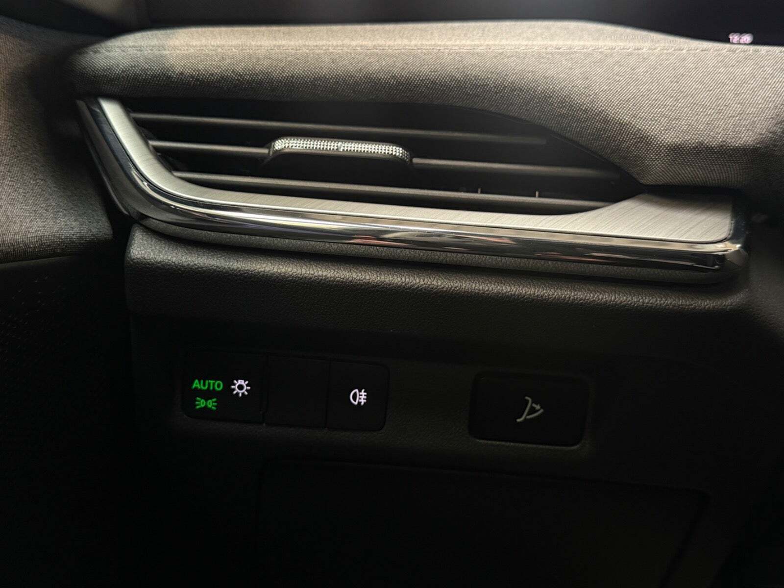 Grå Skoda Enyaq fra 2024