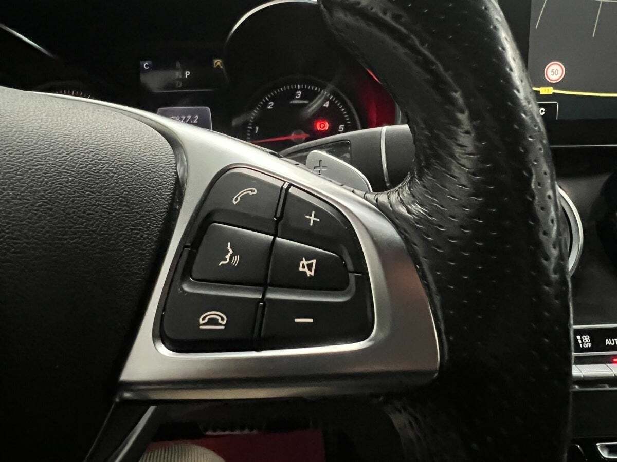 Sølv Mercedes GLC350 d fra 2019