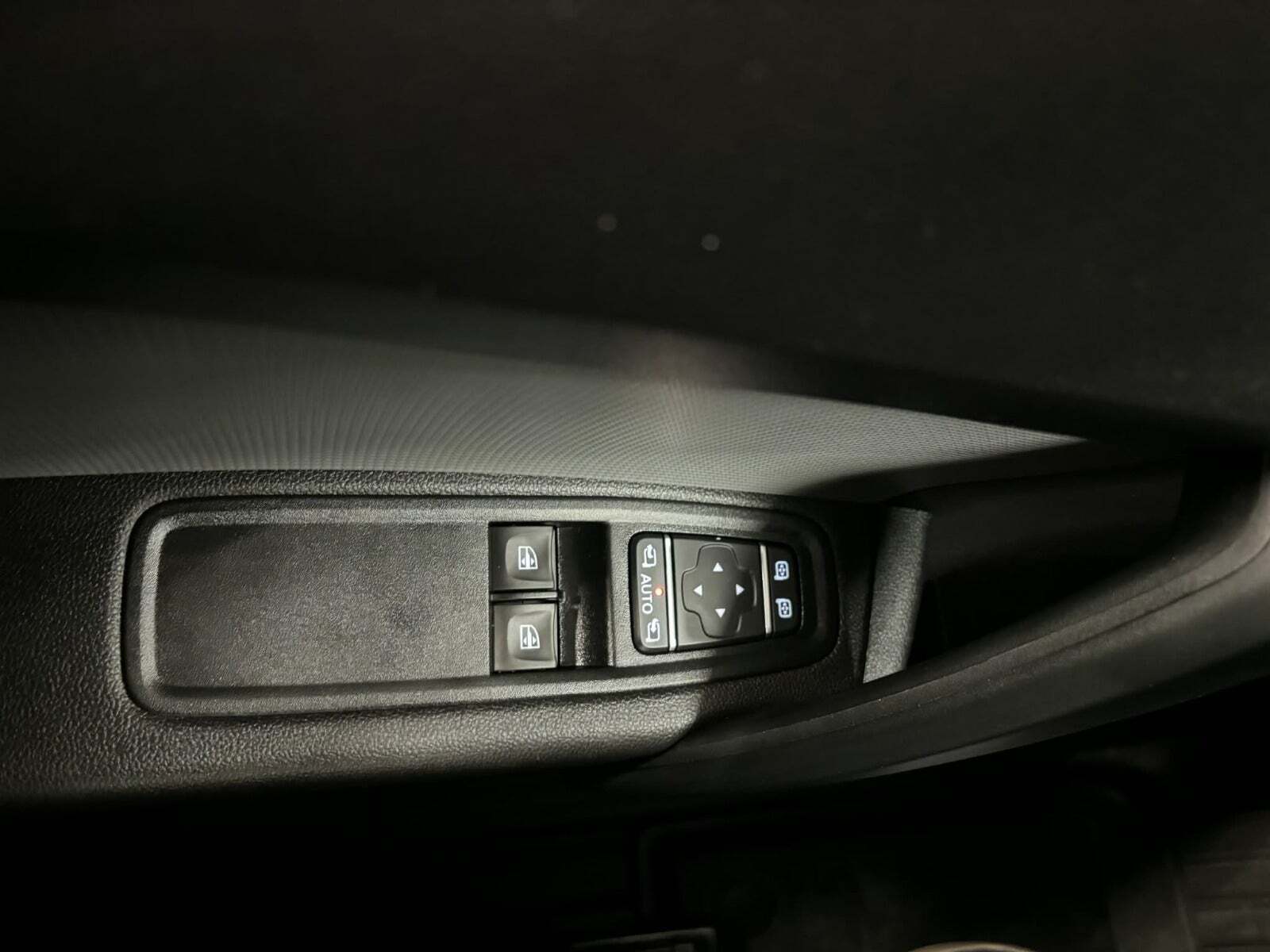 Hvid Nissan Townstar fra 2025