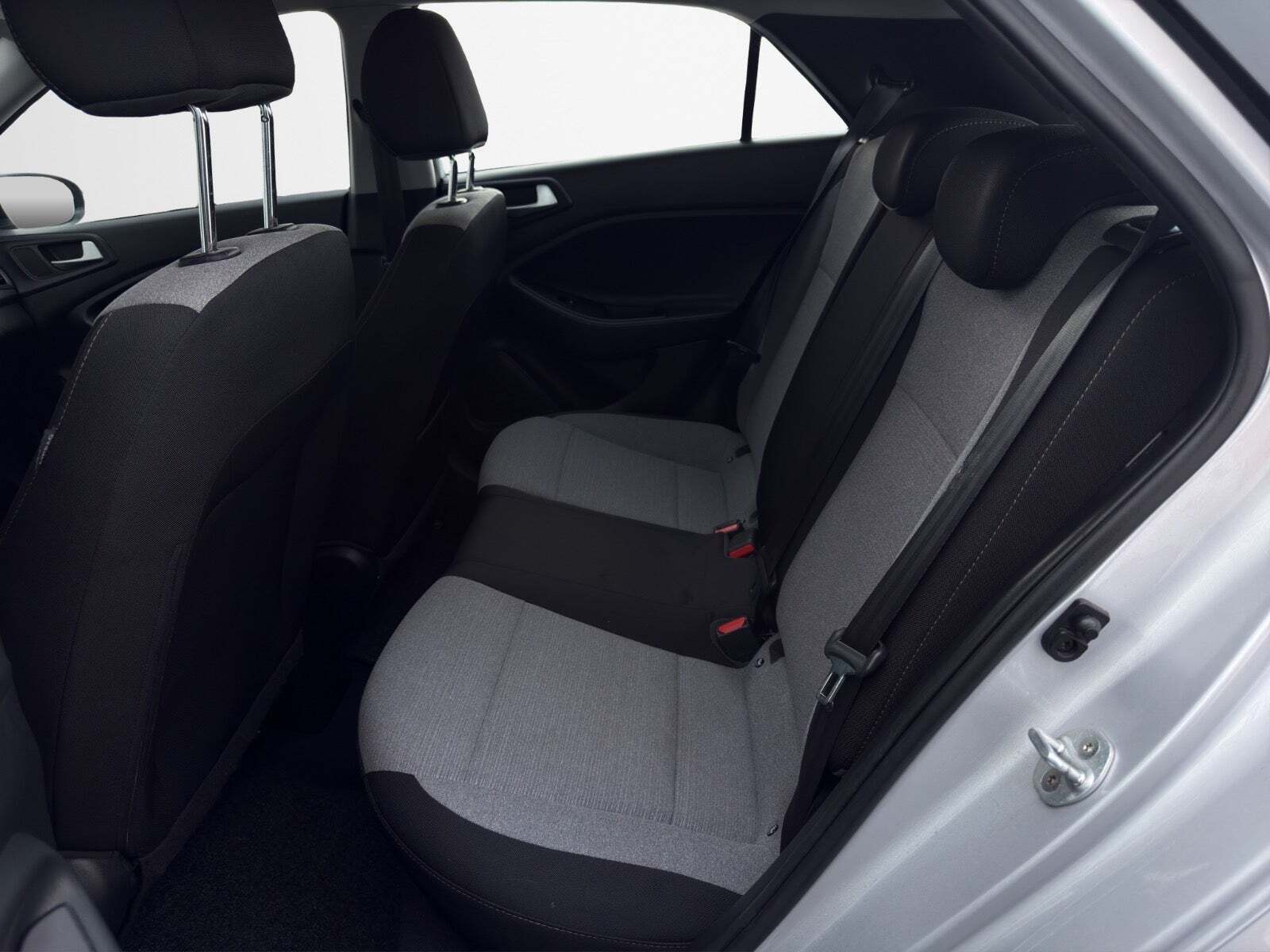 Sølv Hyundai i20 fra 2016