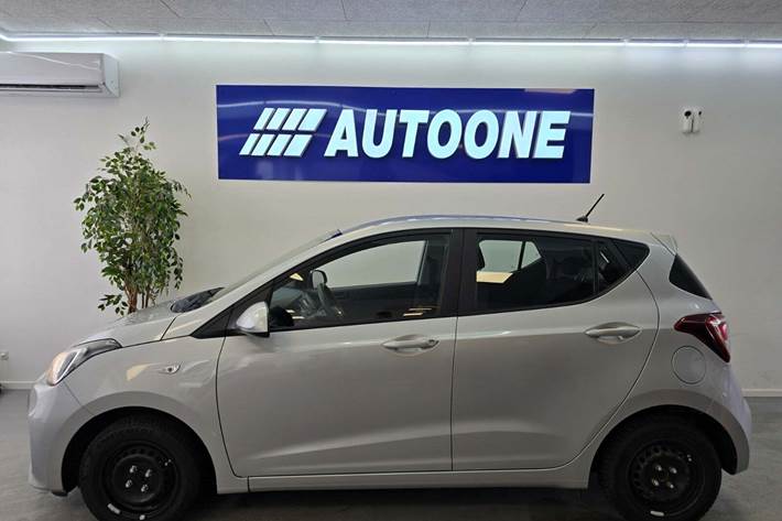 Sølv Hyundai i10 fra 2017