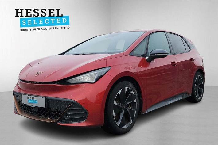 Rød Cupra Born fra 2023 set udefra