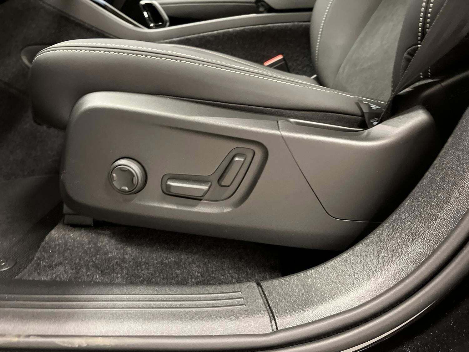 Sort Volvo EX40 fra 2026