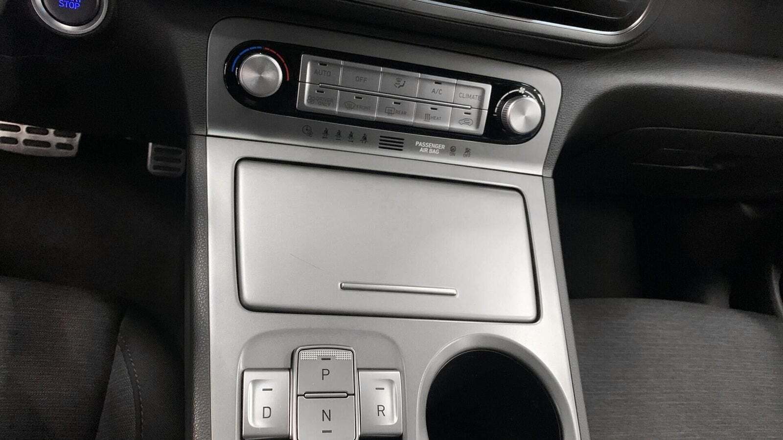 Blå Hyundai Kona fra 2022