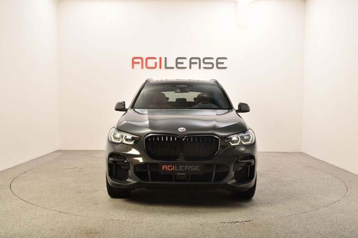 Grå BMW X5 fra 2022