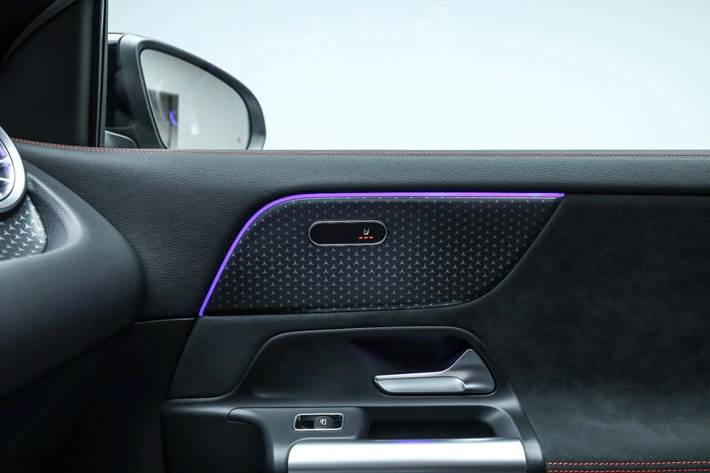 Hvid Mercedes EQA250+ fra 2025