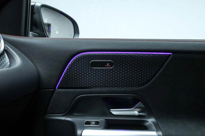 Grå Mercedes EQA250+ fra 2025