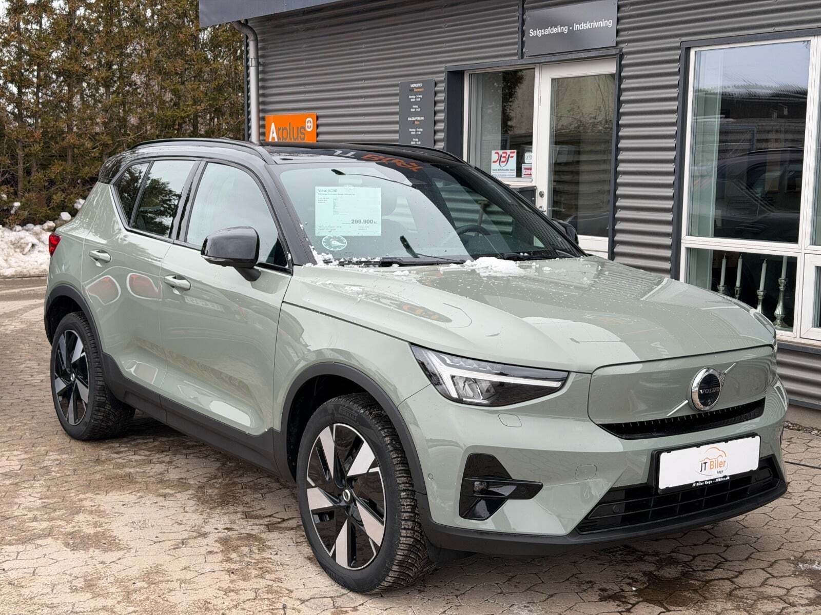 Grøn Volvo XC40 fra 2024