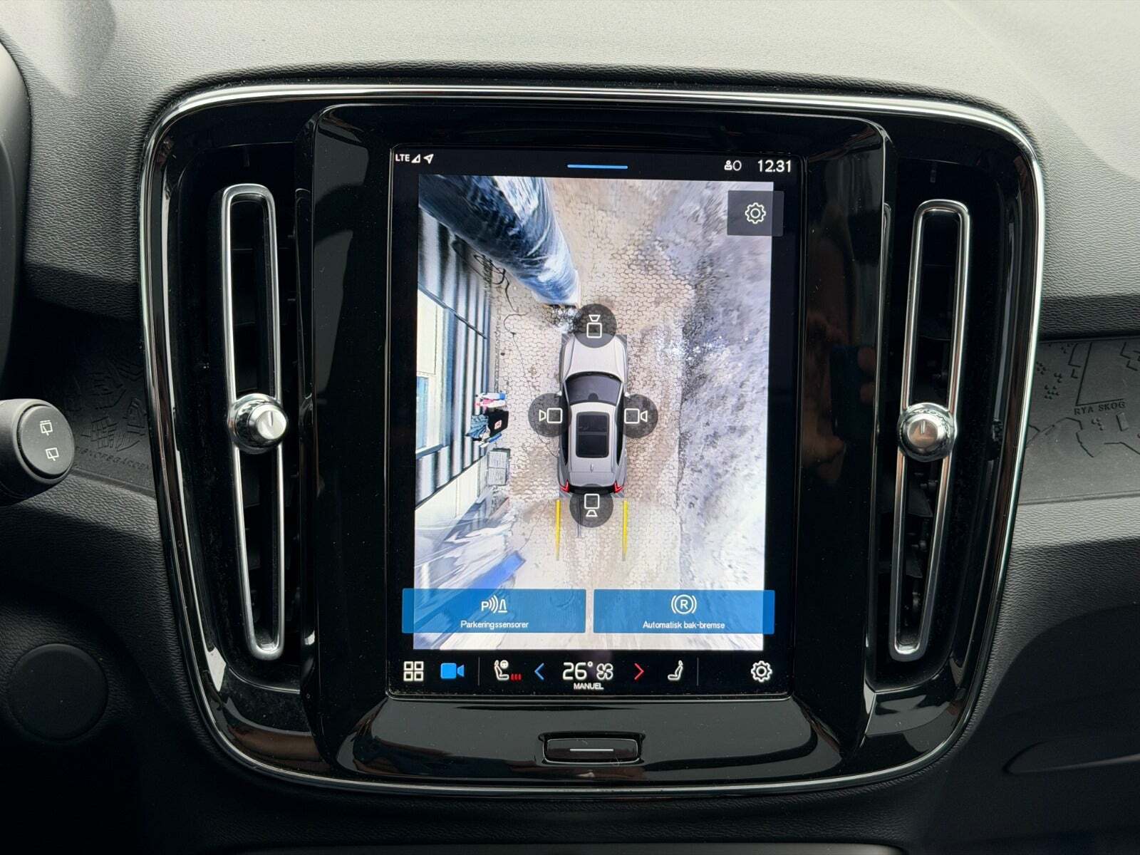 Grøn Volvo XC40 fra 2024