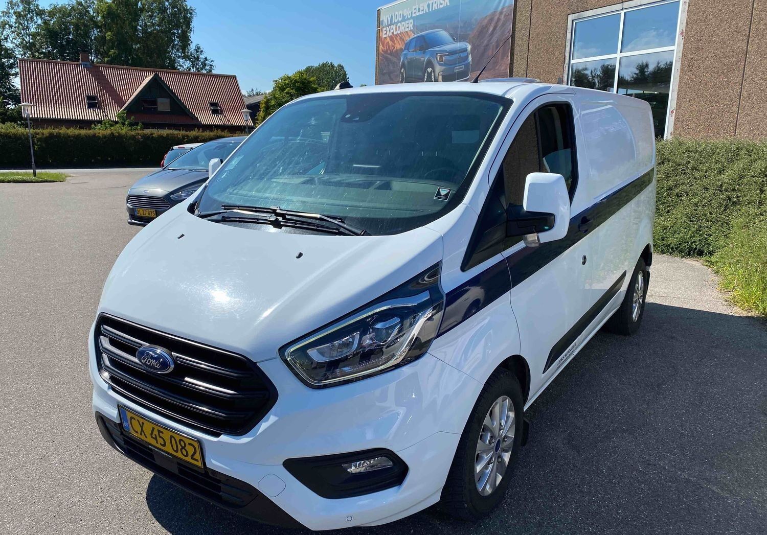 Hvid Ford Transit Custom fra 2021