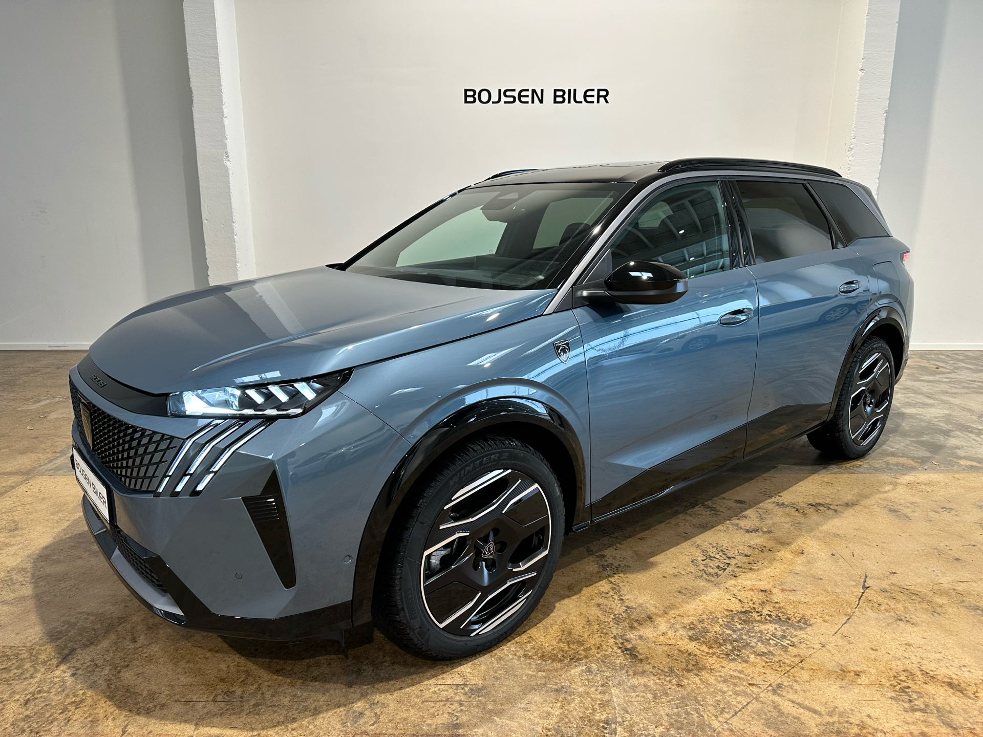 Blå Peugeot e-5008 fra 2025