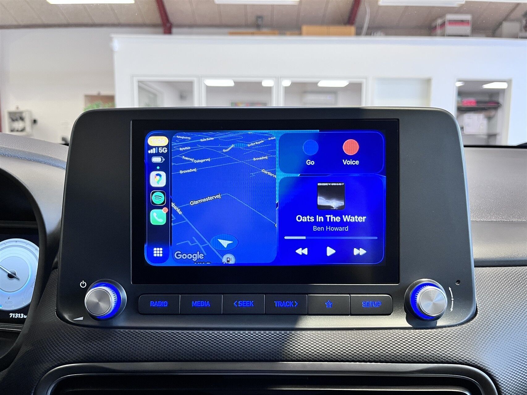 Grå Hyundai Kona fra 2021