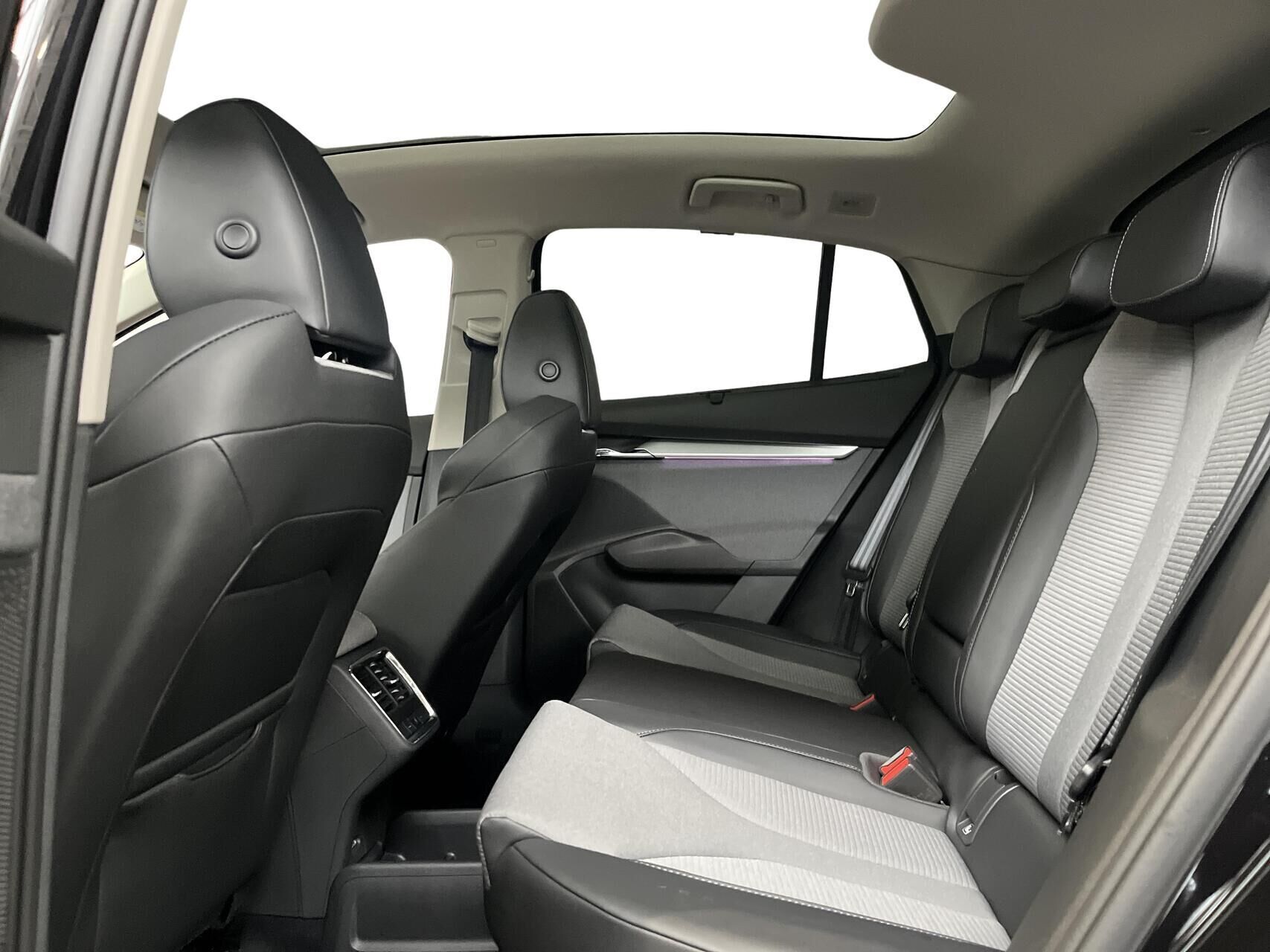 Sort Skoda Enyaq fra 2023