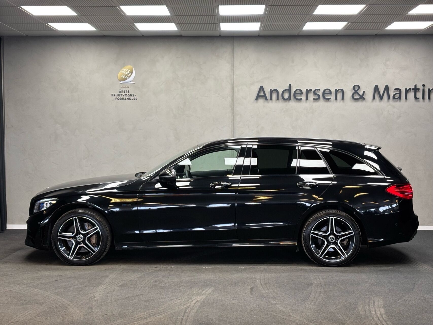 Mercedes C300 e 2,0 T Plugin-hybrid Advantage AMG Night Edition 9G-Tronic 320HK Stc Aut.