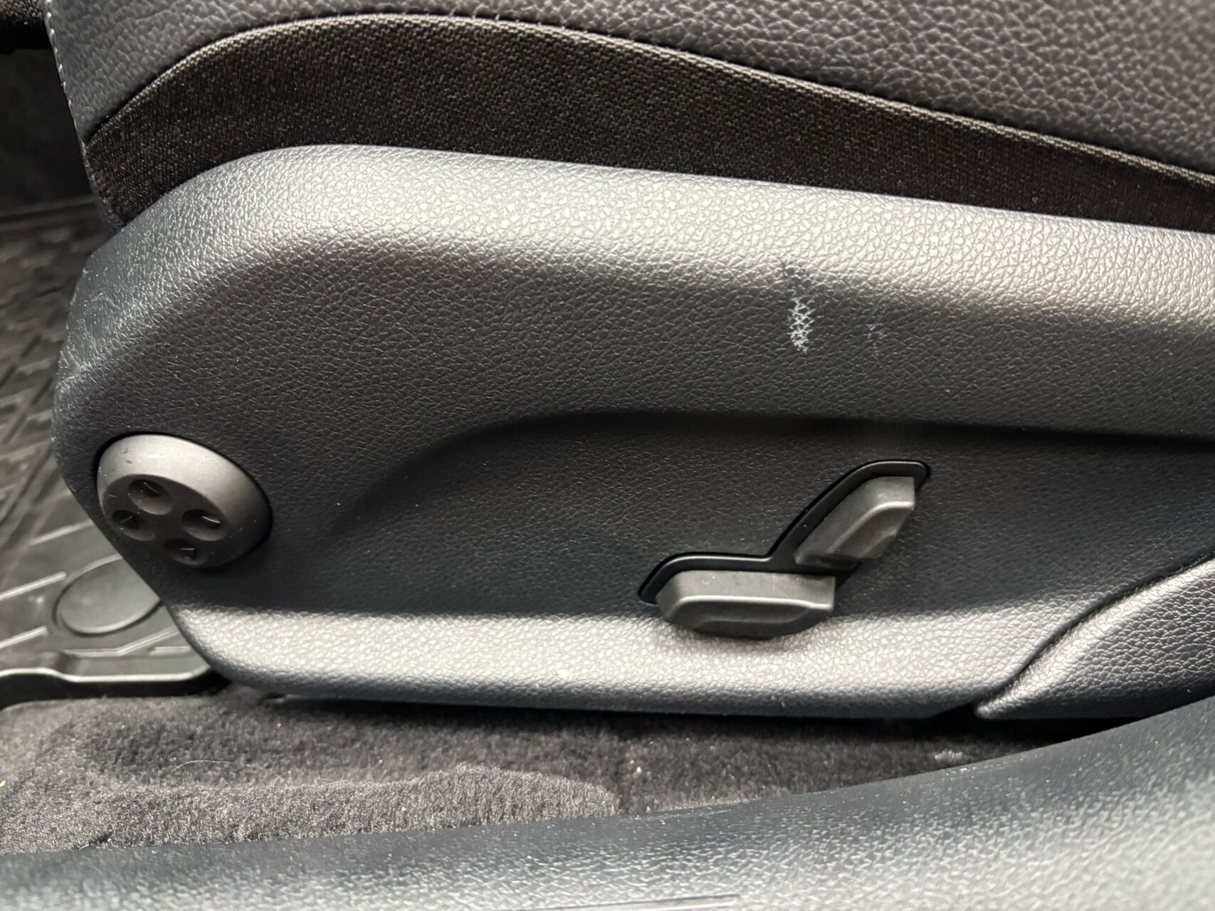 Sort Mercedes C300 e fra 2020