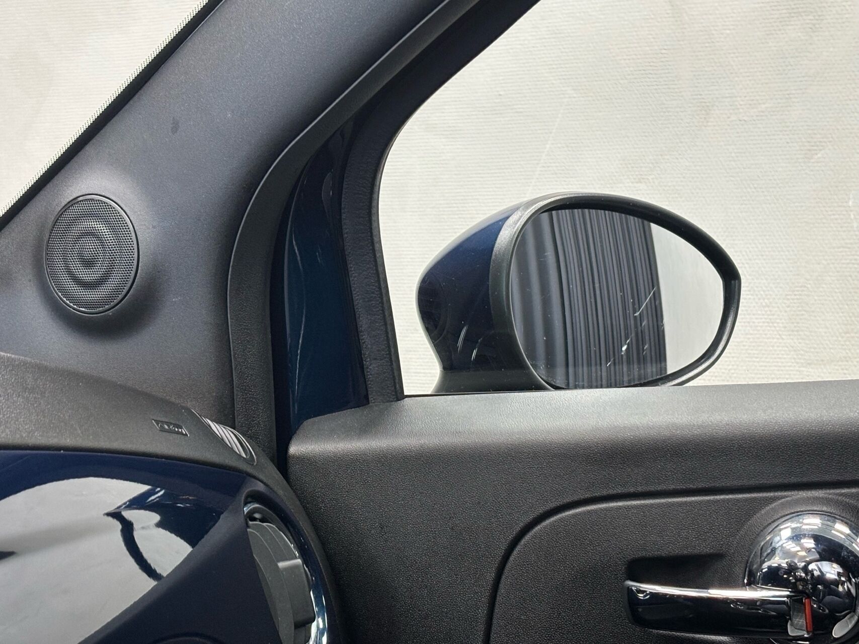 Blå Fiat 500 fra 2020