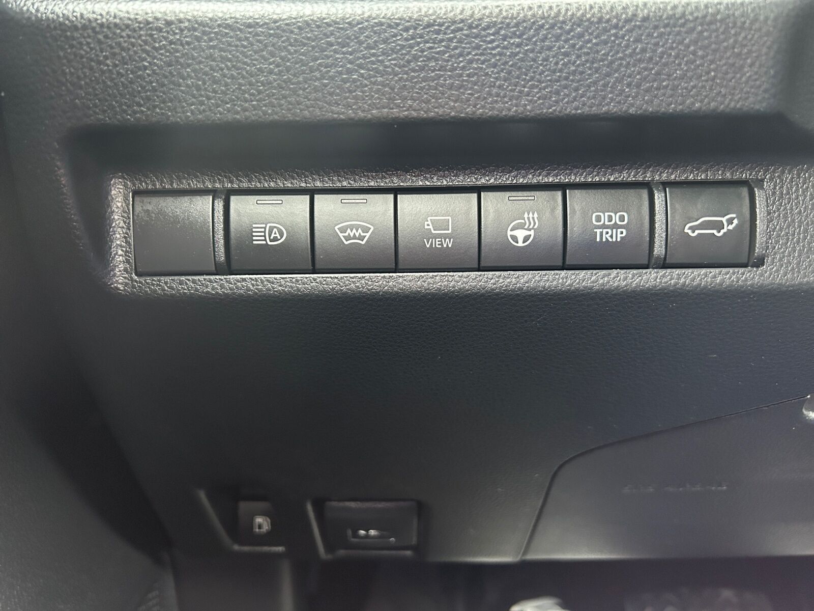 Blå Toyota RAV4 Plug-in fra 2023