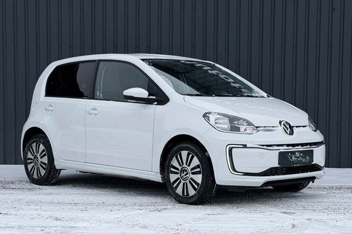 Hvid VW E-UP! fra 2023 set udefra