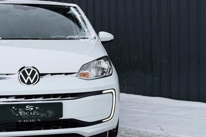 Hvid VW E-UP! fra 2023