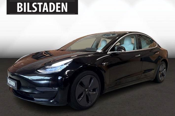 Sort Tesla Model 3 fra 2019 set udefra