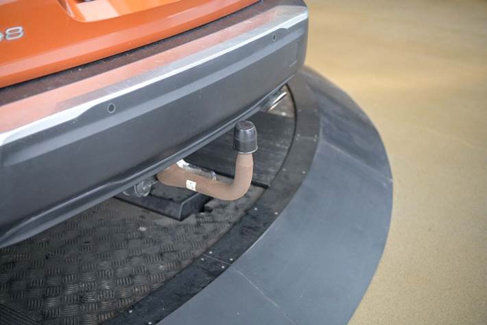 Orange Peugeot 2008 fra 2020