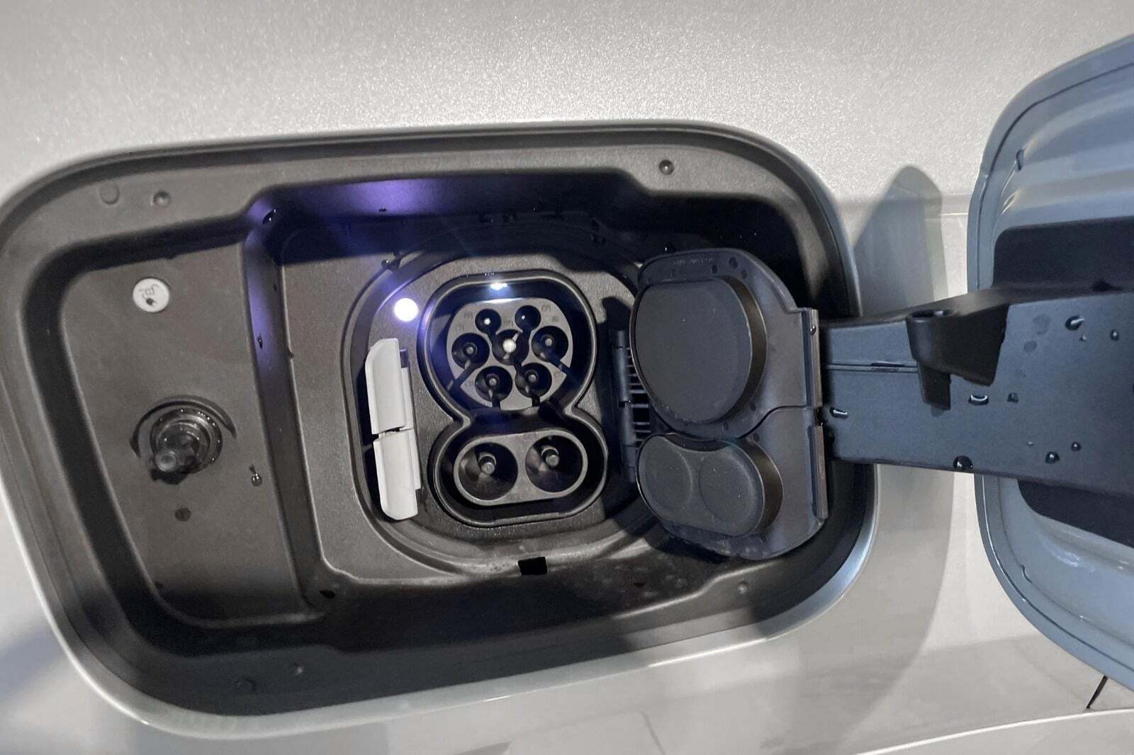 Sølv BMW iX1 fra 2025